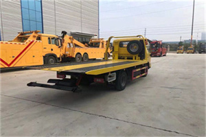 泸定非事故拖车