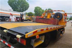 泸定附近拖车电话号码服务